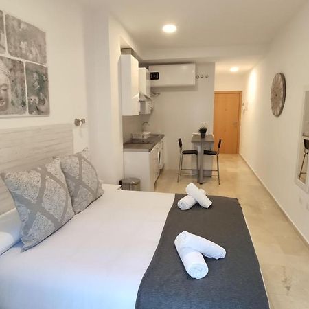 Malaka Apartment City Centre Малага Екстериор снимка